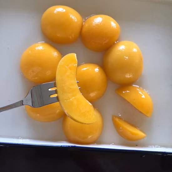 Frutas enlatadas Melocotón amarillo enlatado en almíbar ligero/espeso