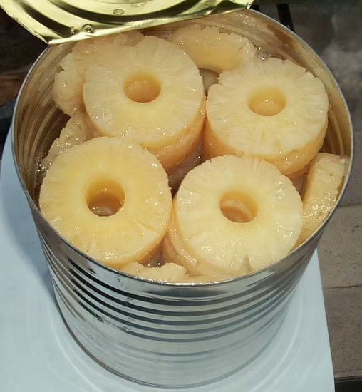 Piña enlatada cortada en rodajas frescas